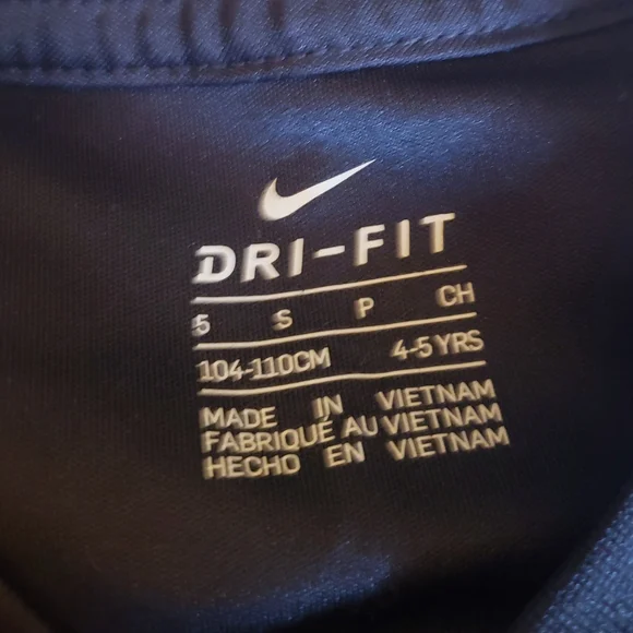 Boys Size 5 Black and Red Nike Dri-fit Outfit - Picture 6 of 7